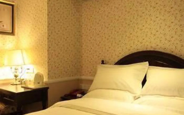 Chonpine Hotel