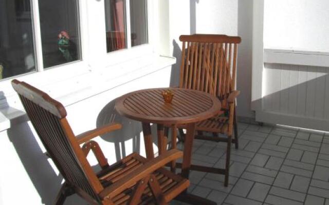 Haus Volksbank by Rujana