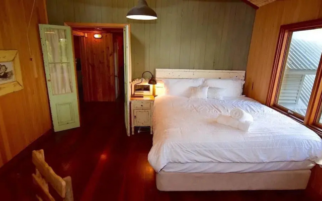 The Last Straw - Luxury Straw Bale House