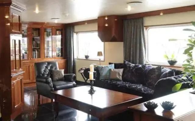 Baxter Hoare Hotel Ship