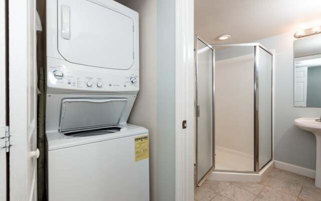 Pelican Isle 202 by RedAwning