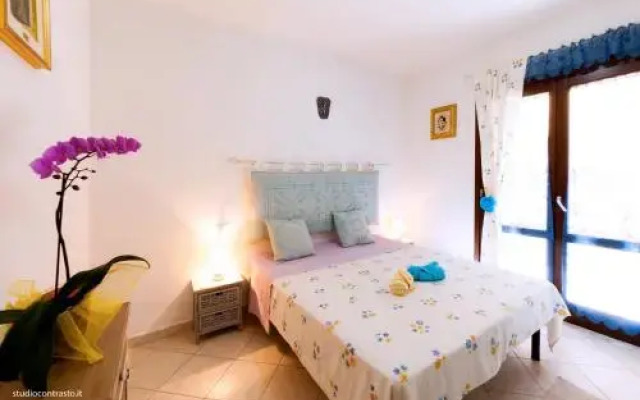 Cosy Holiday Home in Isola Rossa With Garden