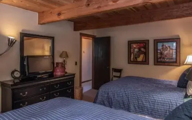 Basque Haus - 3 Br Home