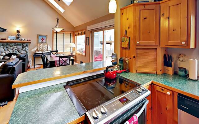 3336 S Shoreline Drive Home