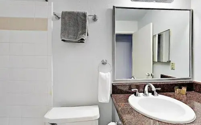 Hip Downtown Condo with Loft by RedAwning