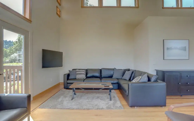 Hutson's Bridgeview **30 Day Minimum** 4 Bedroom Home by RedAwning