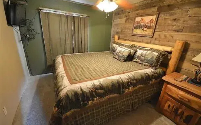 Buckhorn Cabin - 3 Br condo by RedAwning