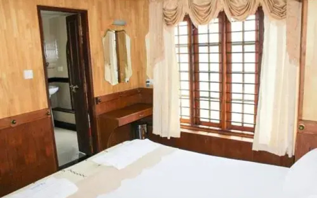 Pournami Houseboats