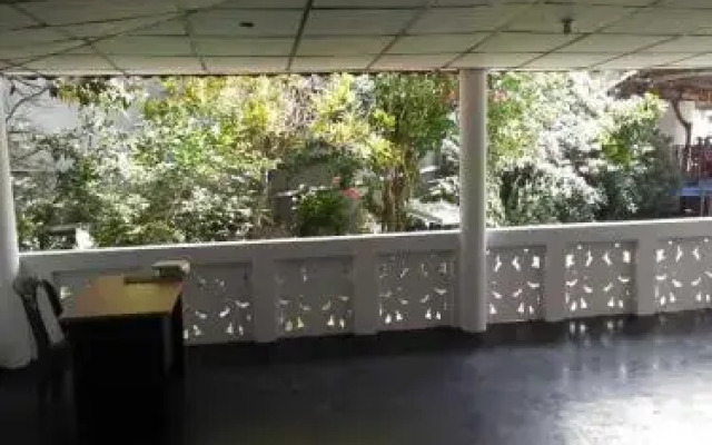 Sea Side Guest House & Restaurant