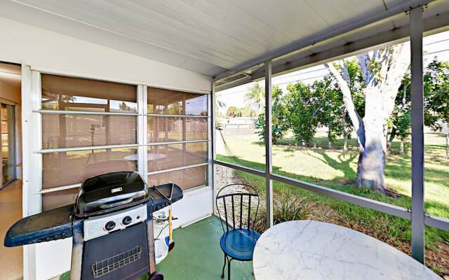 Sunny Beach Bungalow - 2 Br Home