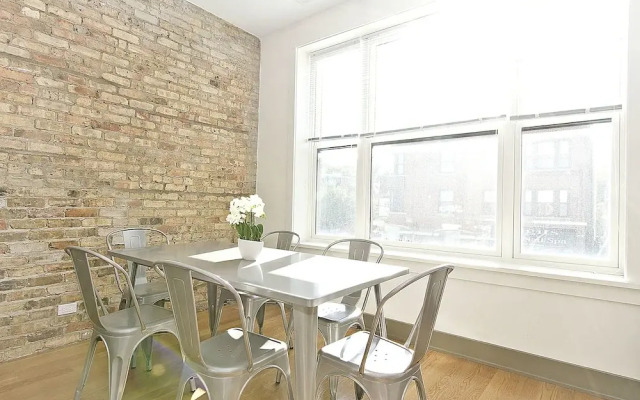 Vibrant 2BR in Wrigleyville by Sonder