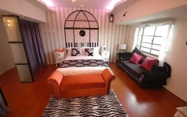 Glass House B & B