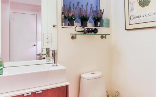 Eco-Friendly Seattle Townhome by RedAwning