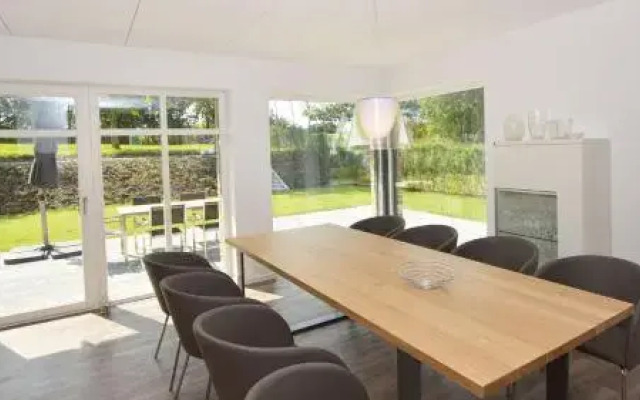 Exklusive Reetdach-Villa Ostseefrische