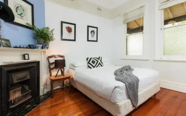 Family surf house 5 min walk to manly beach