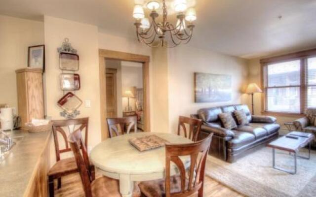 River Run Village 2 Bedroom Condo - 100 yards to slopes, Pool, Hot Tub Access