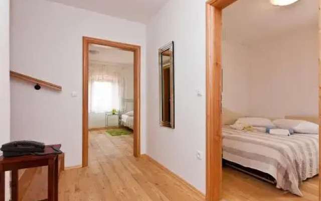 Villa Peresiji 81