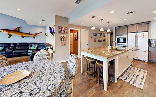 Selleck Condo by RedAwning