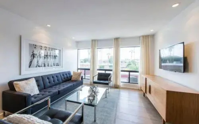Bright 2BR near Old Town (#6) by WanderJaunt