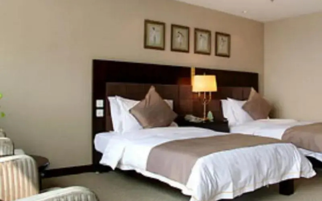 Yun-Ray Ambassador Hotel