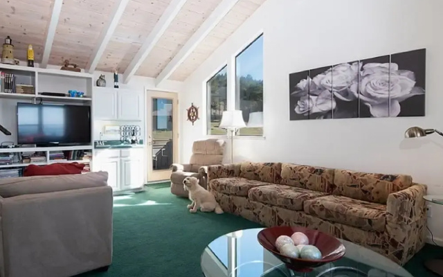 Rosebud 3 Br Home by RedAwning
