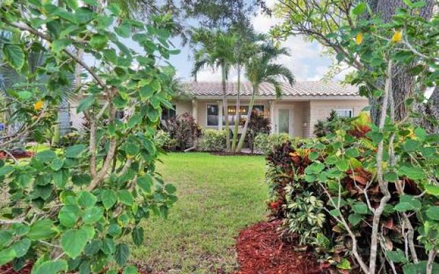 Affinity Robbins - Heated Pool And Hot Tub, Lush Landscaping