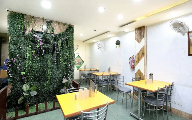 OYO 15030 Hotel ESS PEE Grand