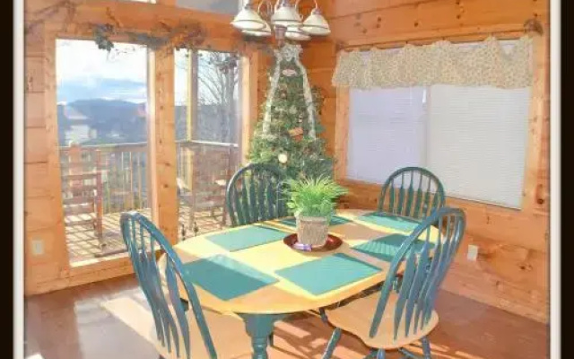 Autumn Mist - 3 Br cabin by RedAwning