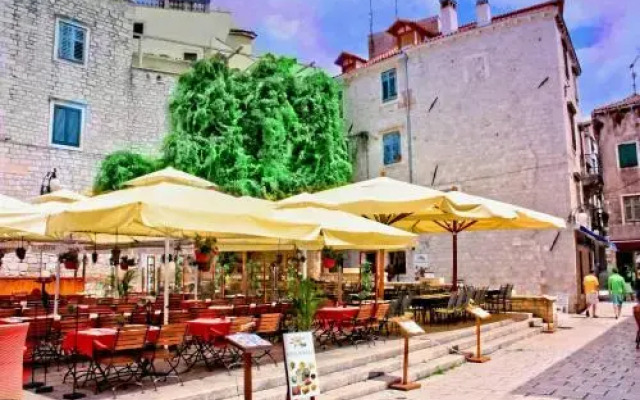 Medulić Palace Rooms & Apartments