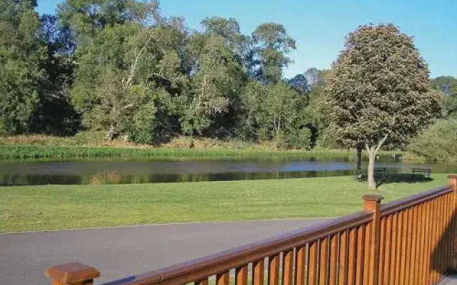 Lakeside Retreat