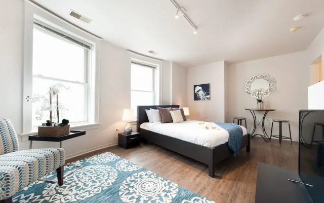 Classic South Loop Suites by Sonder