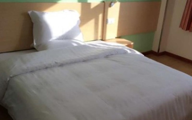 7 Days Inn Baoding Quyang Taihang Road Bus station Branch Hotel – Guest Rooms – Baoding