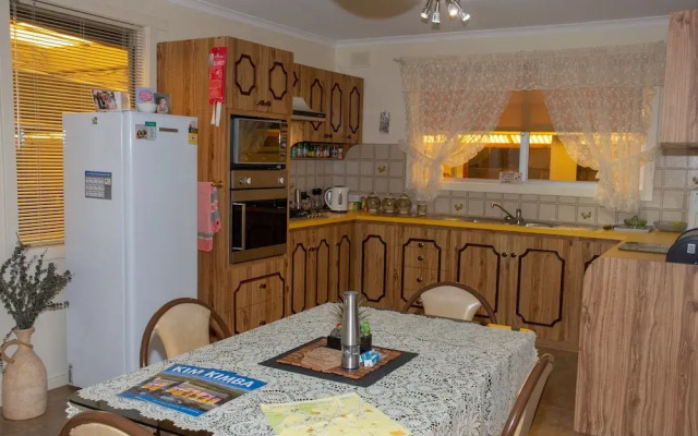 Chrissies Palace - Hostel