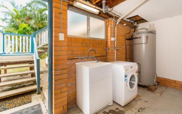Short Stroll to Surf Beach - North Street, Woorim – Guest Rooms – Woorim