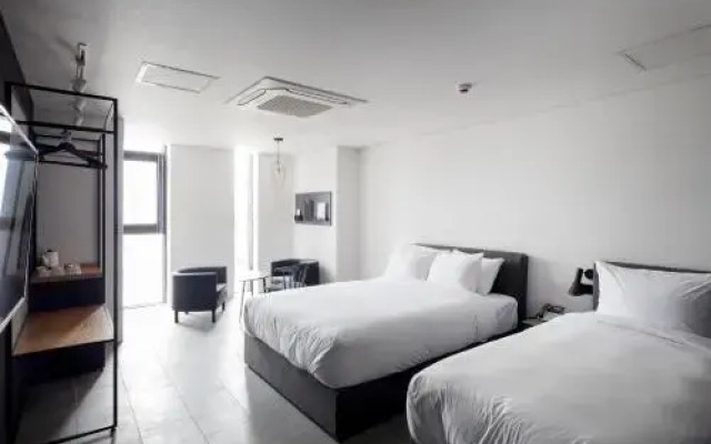 Gangneung Boutique Hotel Bombom