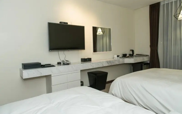 Konkuk University Boutique Nine