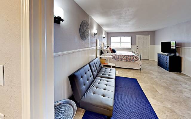 SeaBreeze 136 - 1 Br Condo