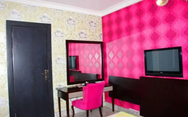 Emirates International Hotel & Suites