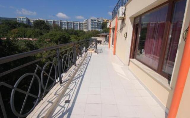 Penthouse Iglika Front Beach