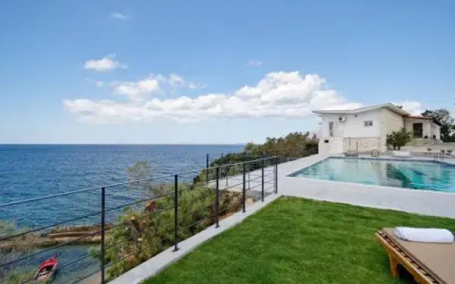 The private bay