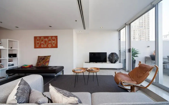 TT606 Sydney 2BR Huge Balcony