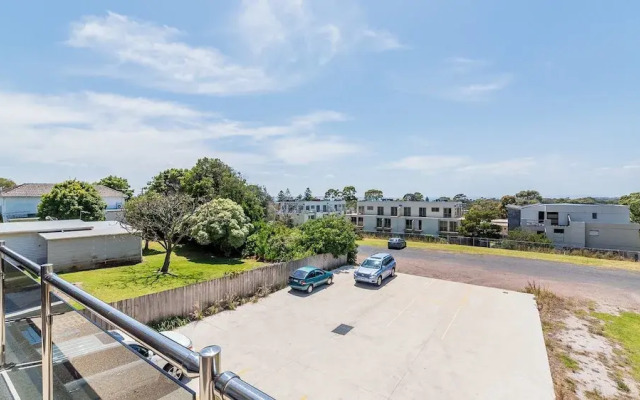 Thompson Avenue Apartments No.4