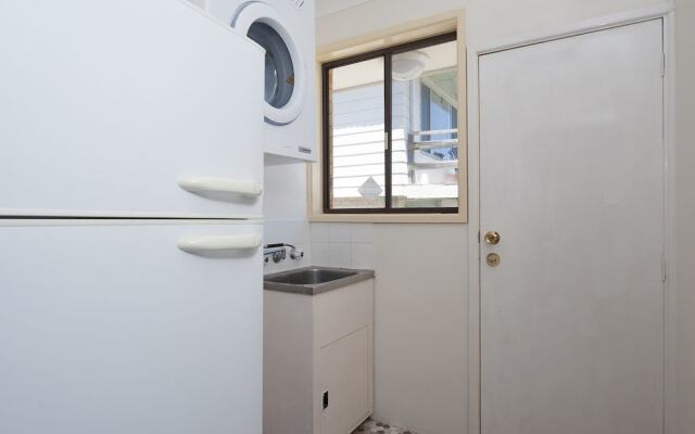 Blue Swimmer, 33 Danalene Parade