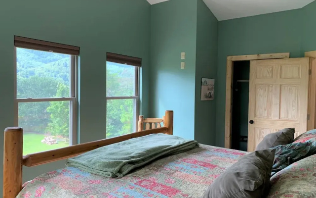 Hunter Jack's - 2 Br cabin by RedAwning