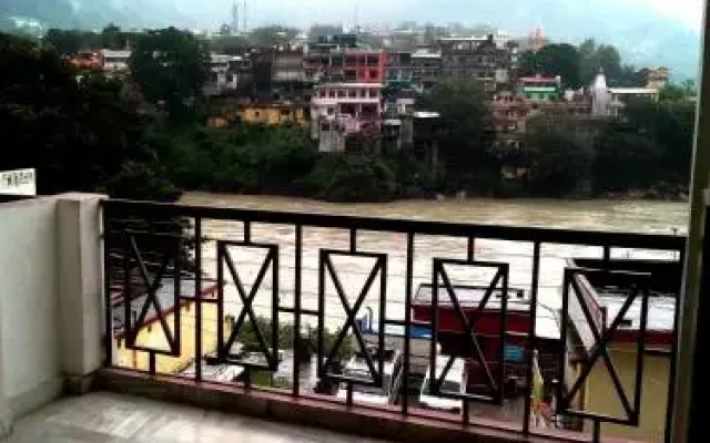 Hotel Surya Laxmanjhula Rishikesh