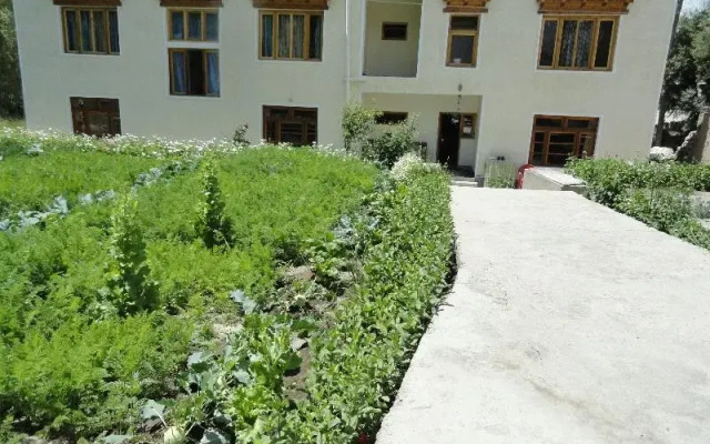 Zal Guest House