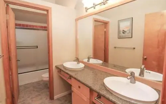 Quelah 28 - 3 Br condo by RedAwning