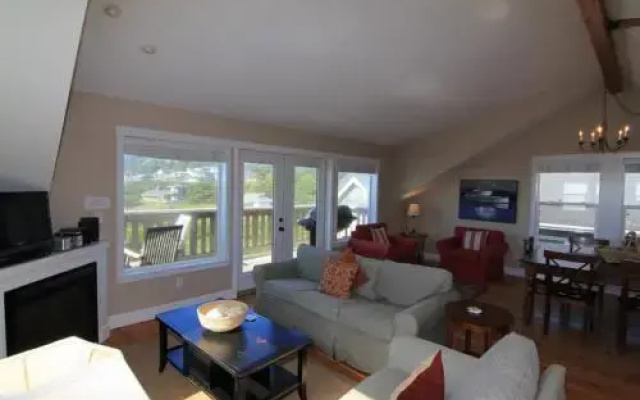 Maggie's Place - 4 Br home by RedAwning