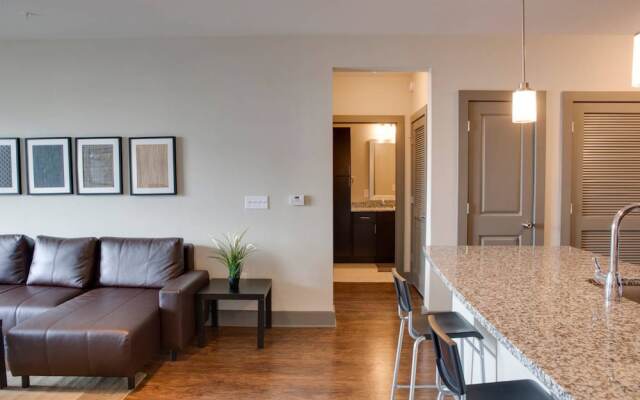 Amazing 2BR Apt Behind Ballpark