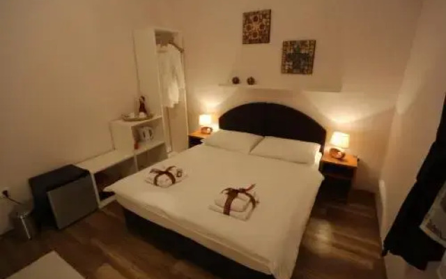 Greta Residence
